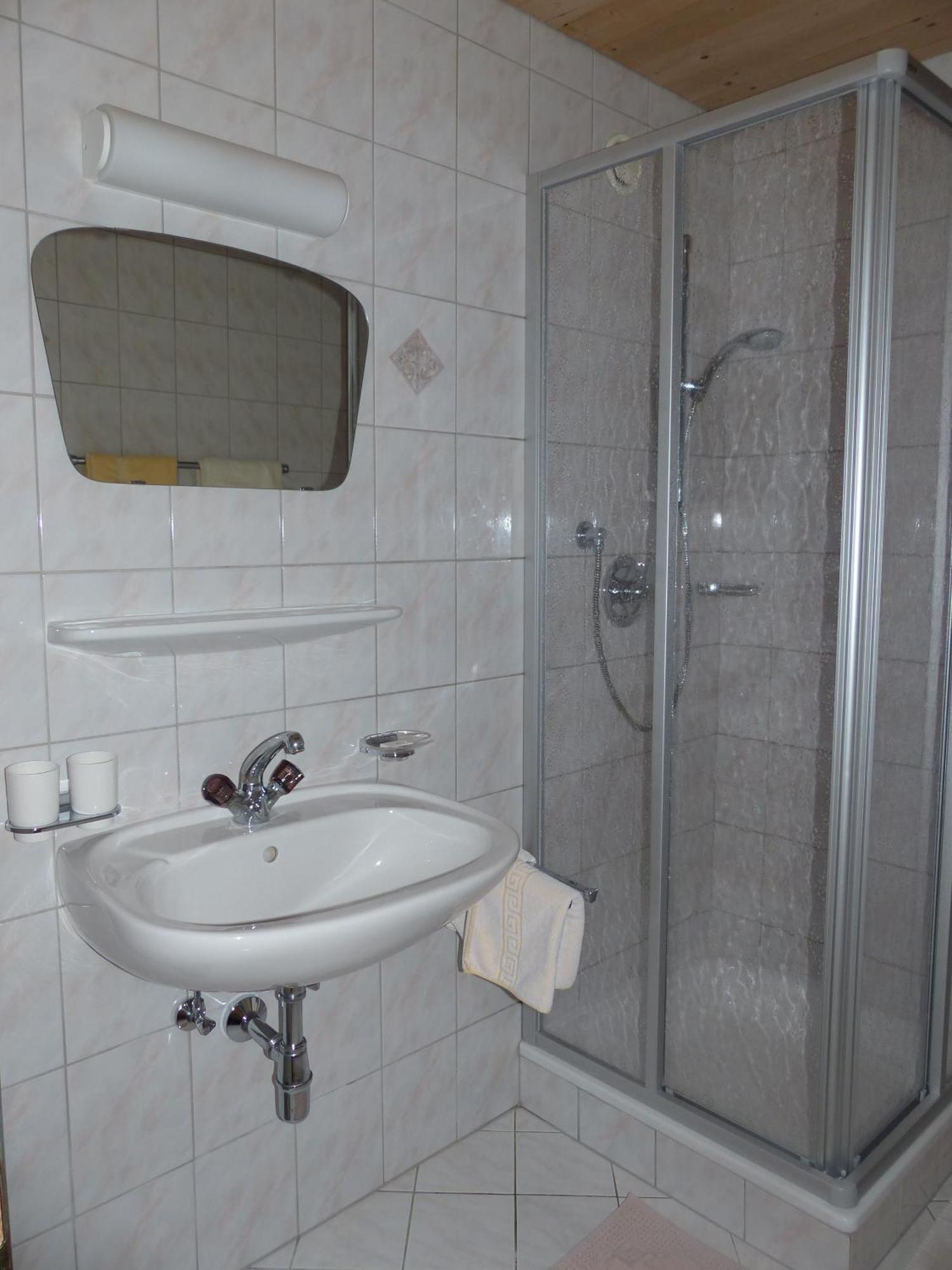 Gaestehaus Alpenland Тукс Экстерьер фото