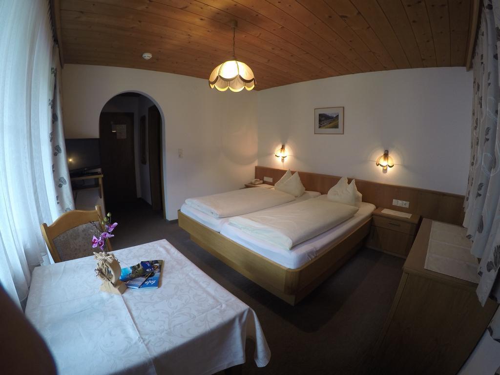 Gaestehaus Alpenland Тукс Экстерьер фото